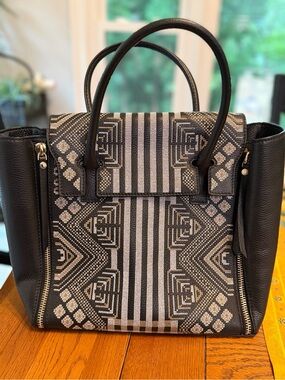 HENRI BENDEL CHRYSTIE PEBBLED LEATHER SATCHEL BLACK HANDBAG POCKETS EUC